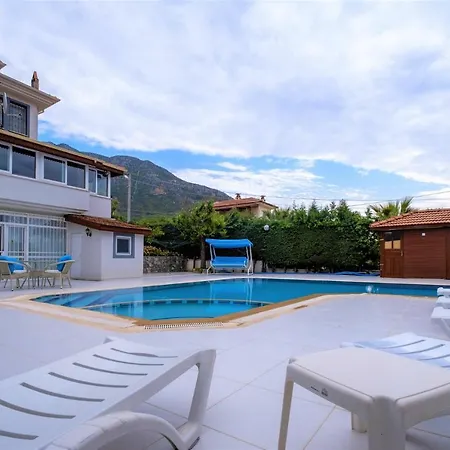Luxury With Private Pool- Lorraine *