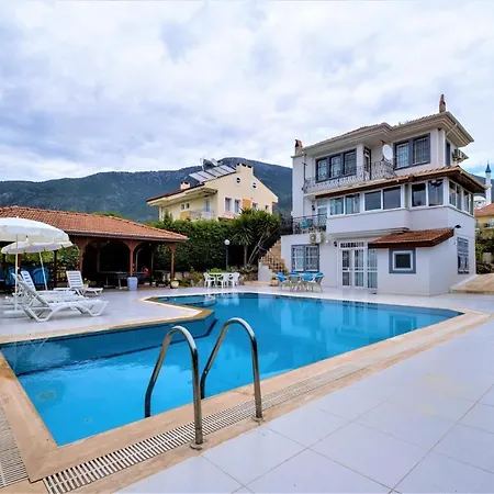 Luxury With Private Pool- Lorraine *
